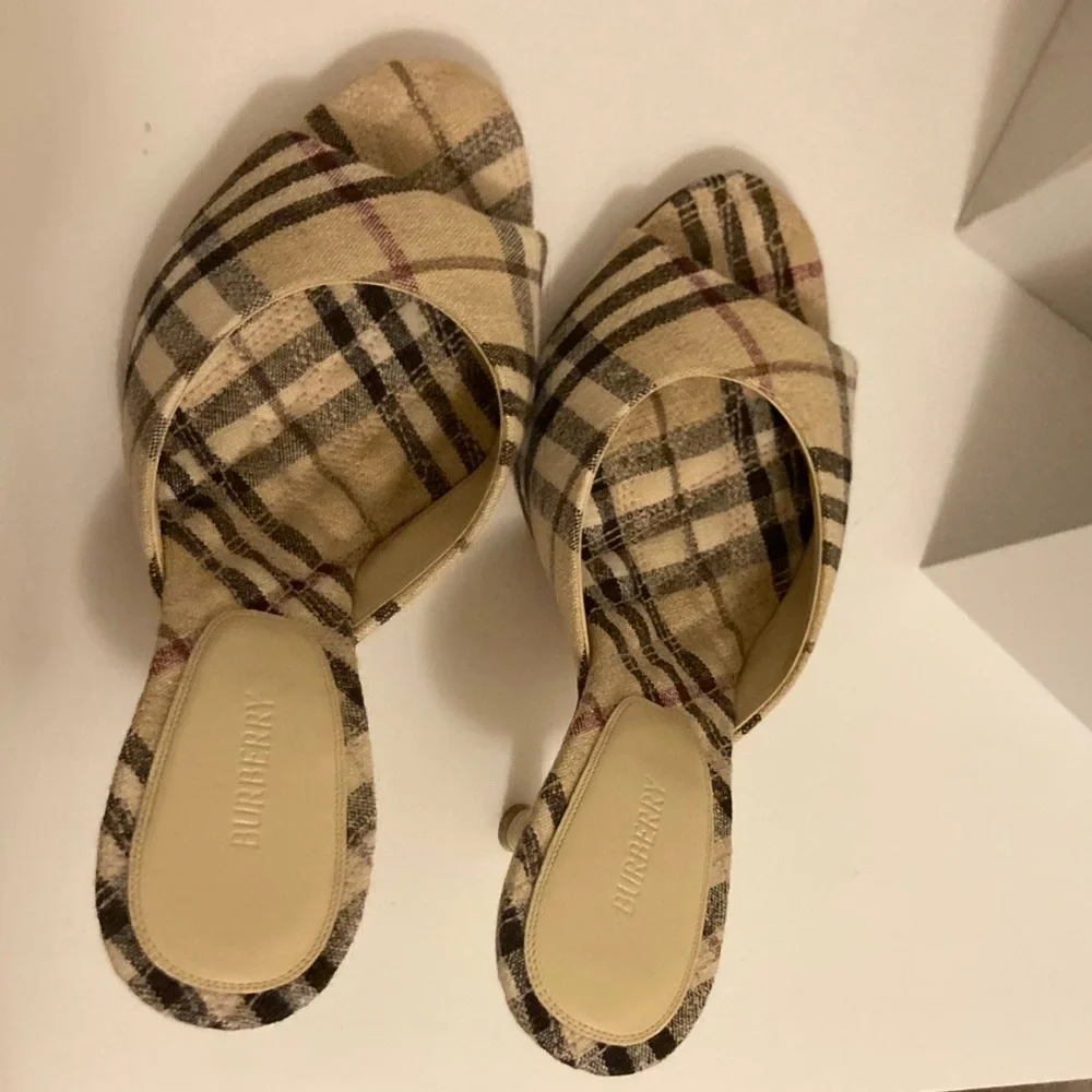 NWT Burberry Beige and Black Check Mules - Never Been Worn - Picture 5 of 6